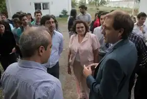 Garro en "La Cacha": "Tener memoria es pensar en la valentía de las Abuelas y Madres"
