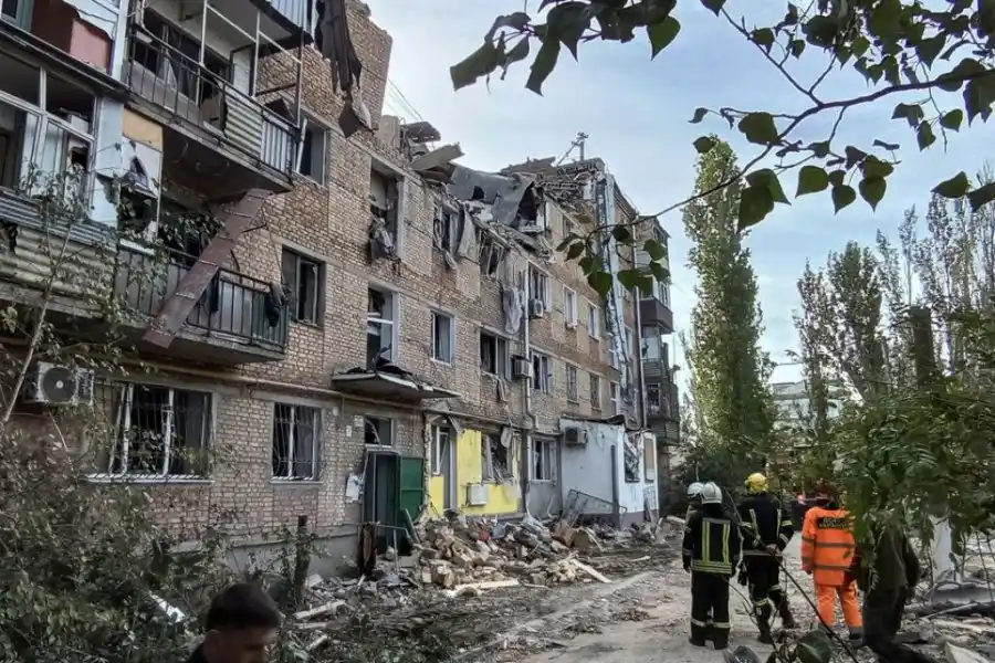 Rusia bombardea decenas de ciudades en Ucrania y advierte sobre una escalada