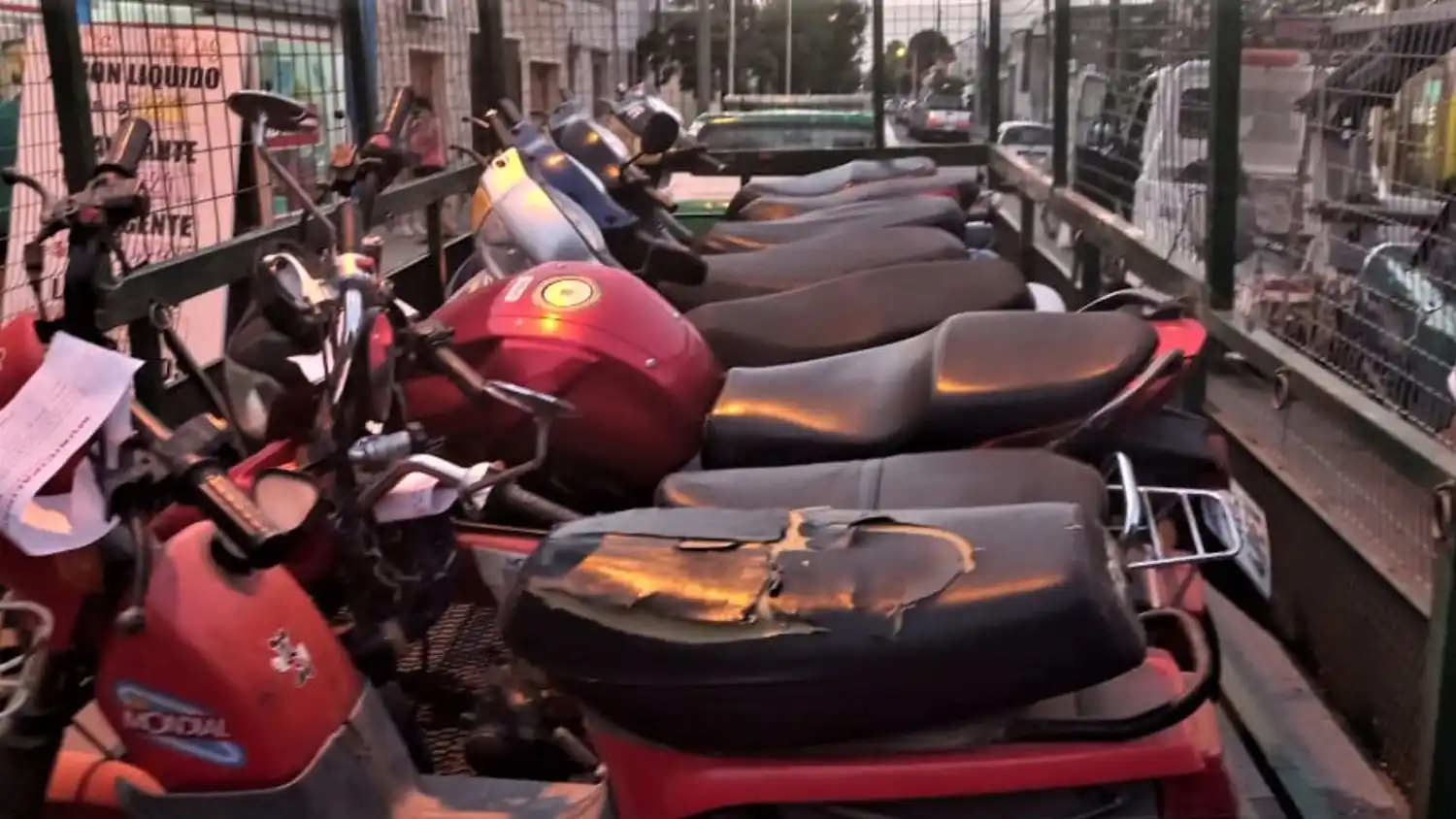 En esta época, dos motos cada tres días, aproximadamente, quedan alojadas en el depósito sin poder retirarse.