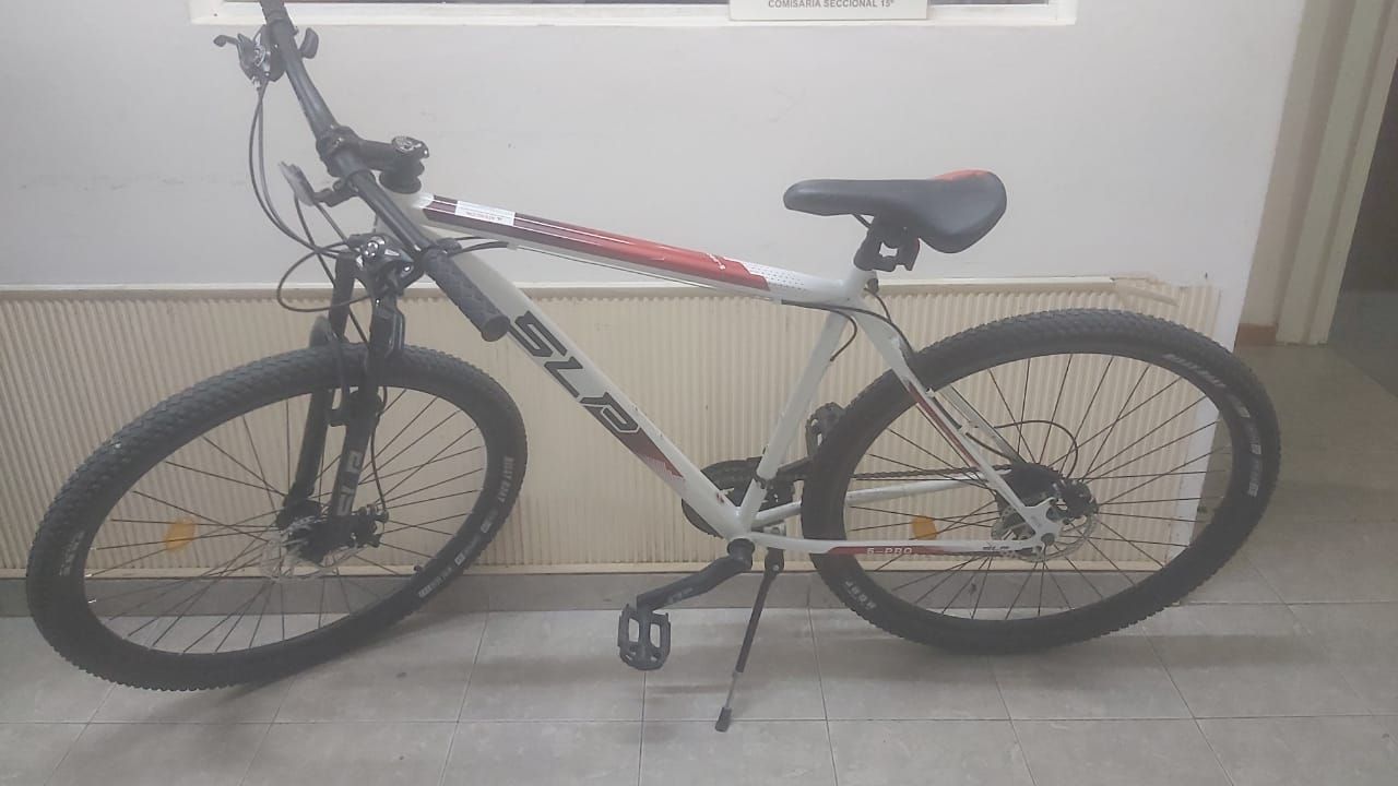 Detuvieron a tres personas por el robo de una bicicleta que fue hallada en el baúl de un remís