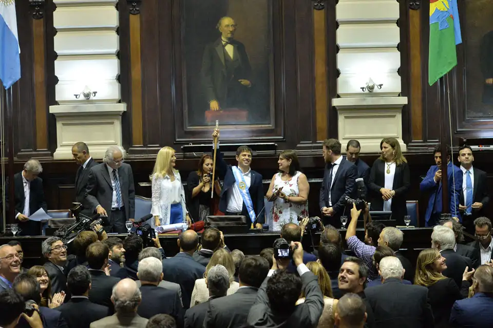 Kicillof asumió como gobernador y aseguró que "vamos a reconstruir la Provincia"