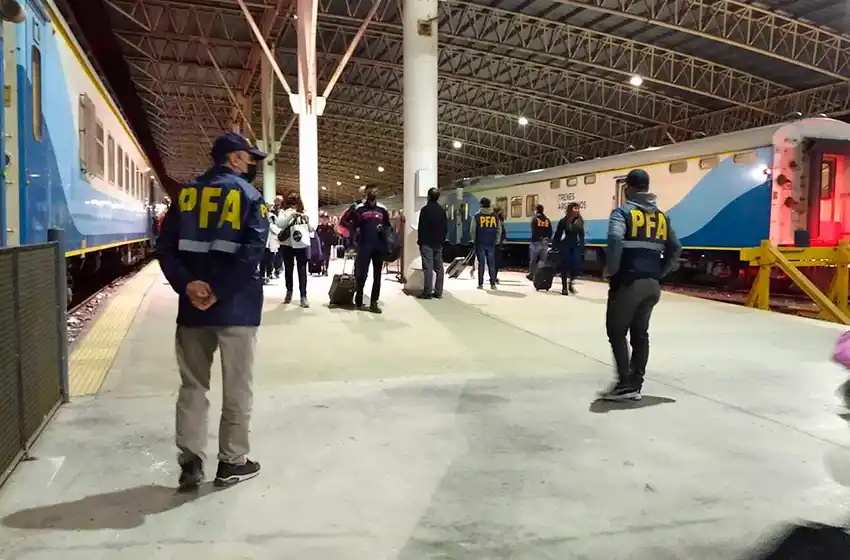 La policía Federal volvió a realizar operativos en la Ferroautomotora