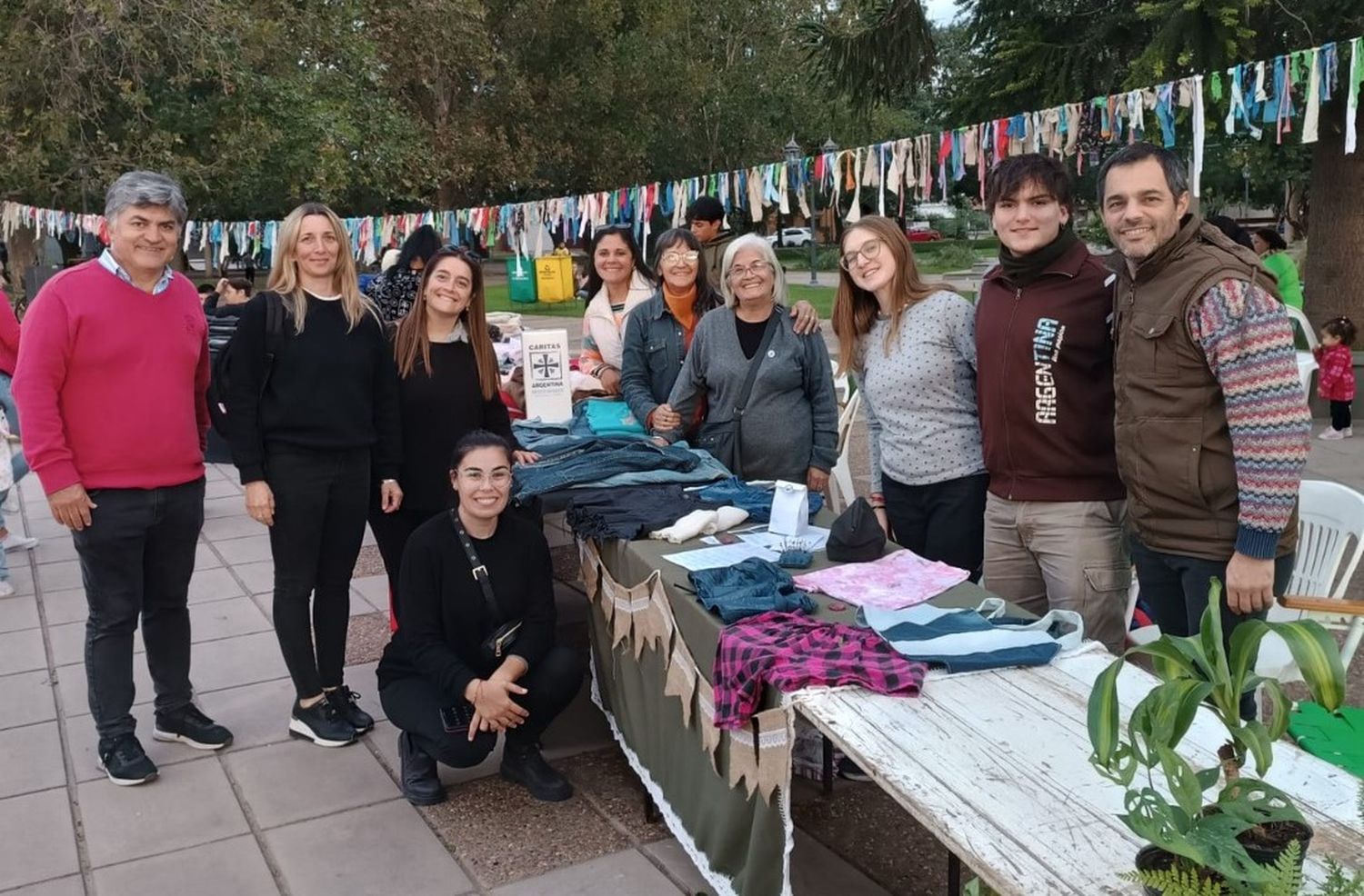 La feria que instaló en la Plaza San Martín contó con expositores de toda la zona