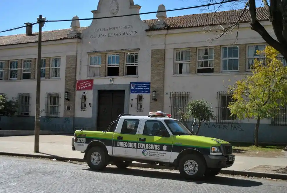 Amenaza de bomba en Comercio, Escuela Normal, Secundaria 1 y Técnica 2