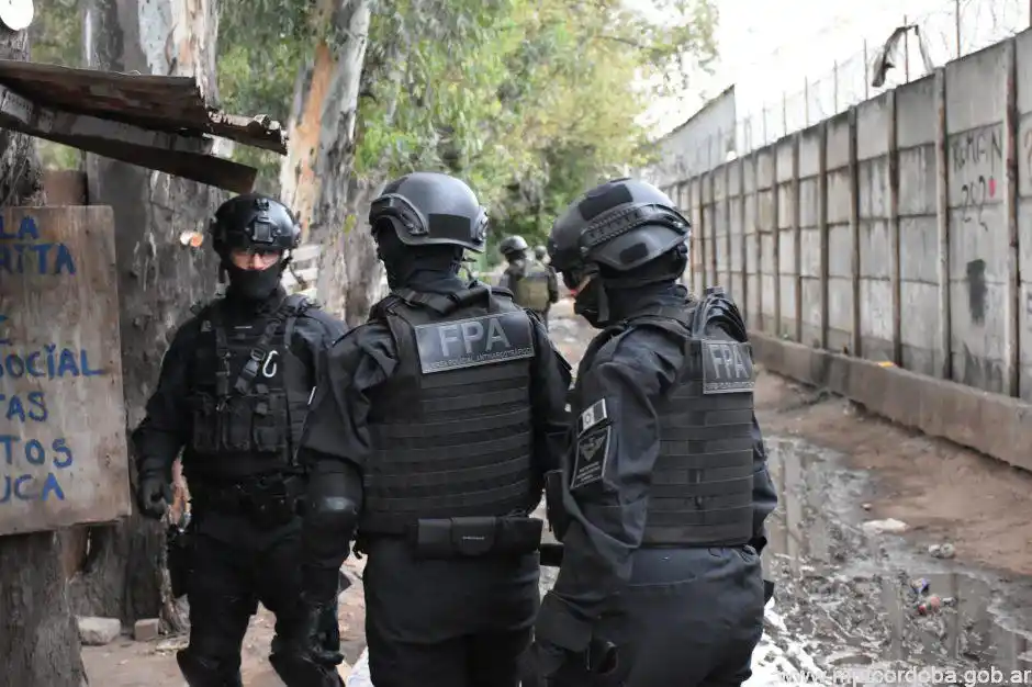 Mega operativo en Córdoba: detienen a 20 personas y secuestran más de 7 kilos de droga