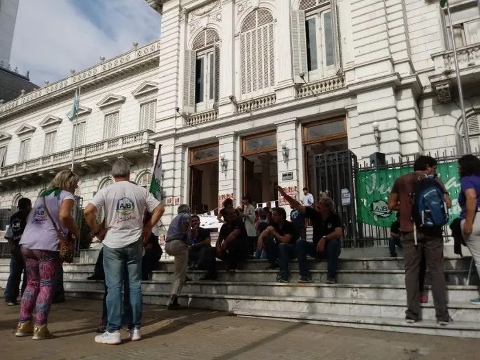 Sin nueva convocatoria, judiciales bonaerenses paralizan tribunales el jueves