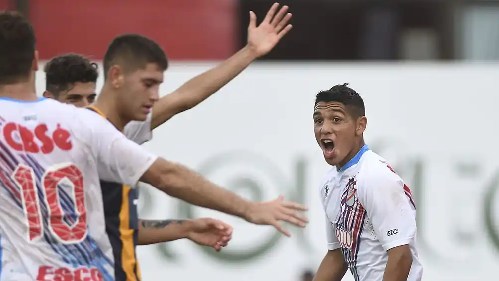 Arsenal, certero en ataque, goleó a Rosario Central