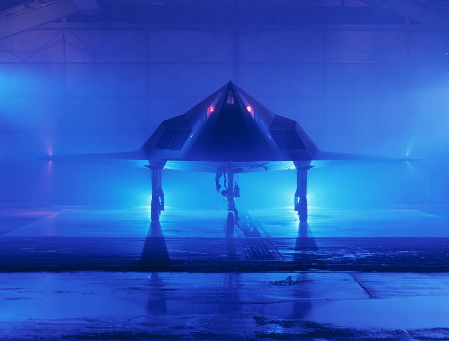 A 40 años del primer vuelo del F-117 Nighthawk, el primer avión stealth operacional