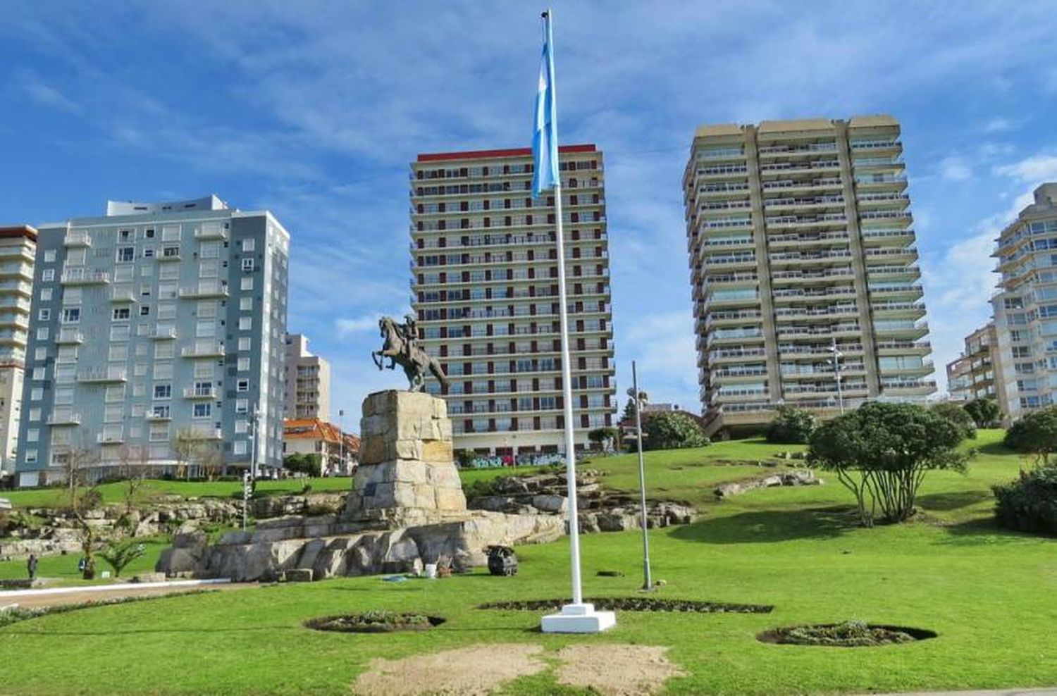 Vecinos trabajan para mantener en valor al Parque San Martín