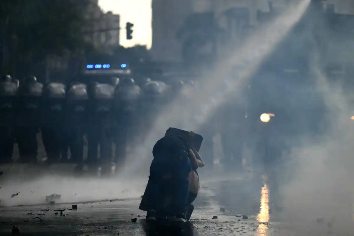 Protesta de LOS JUBILADOS en Argentina deja 15 heridos y al menos de 60 detenidos (+Video)