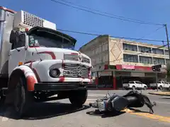 Choque entre un camión y una moto en España y 14 de Julio