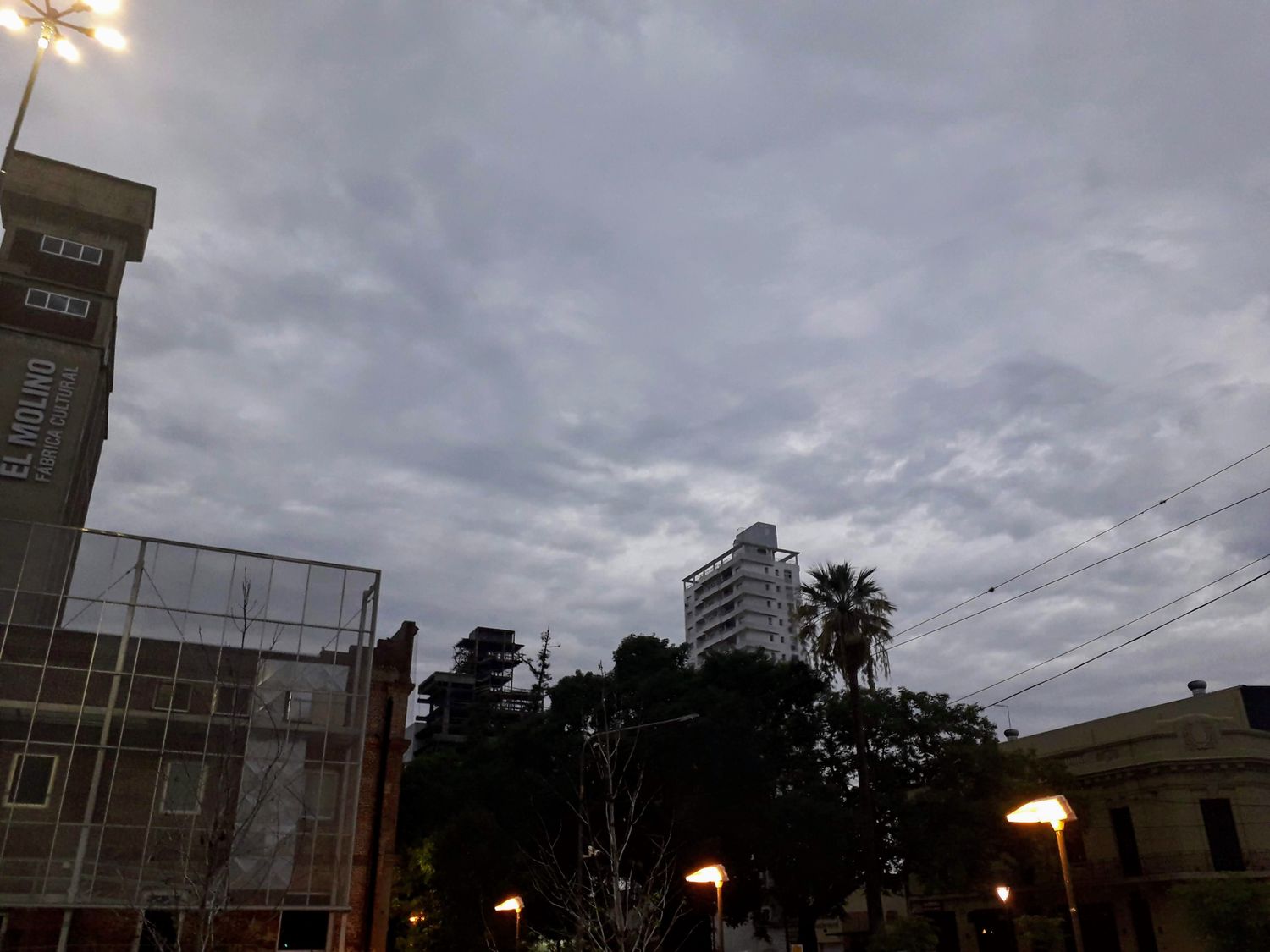 Martes nublado y con calor en la ciudad de Santa Fe