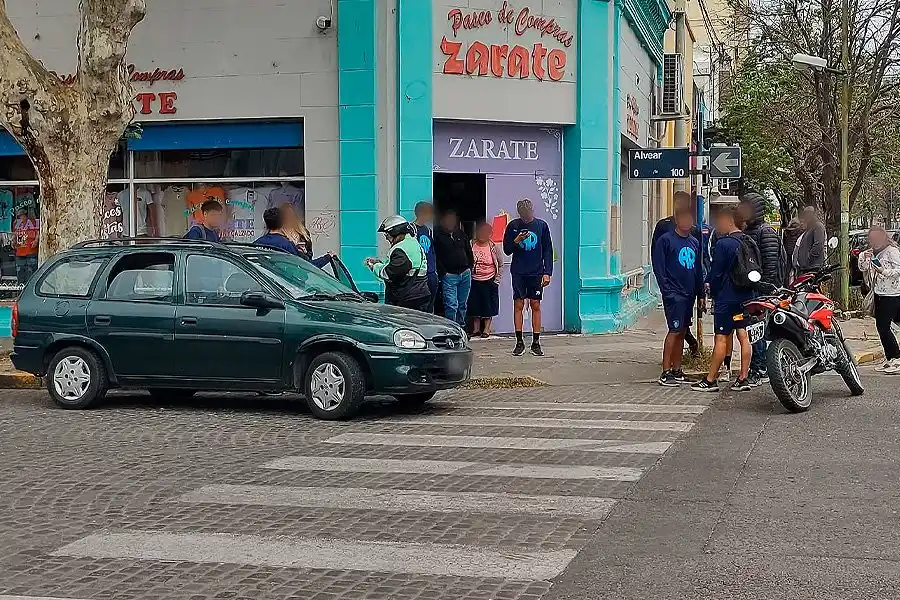 Chocaron a un auto con chicos de las inferiores de Atlético en el centro de la ciudad