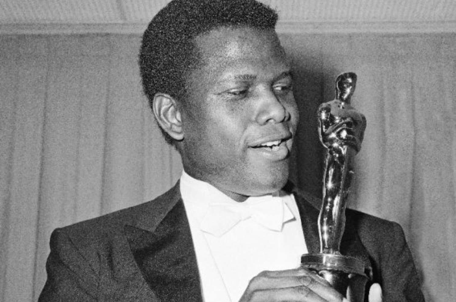 Murió Sidney Poitier, el primer afroamericano en ganar un Oscar