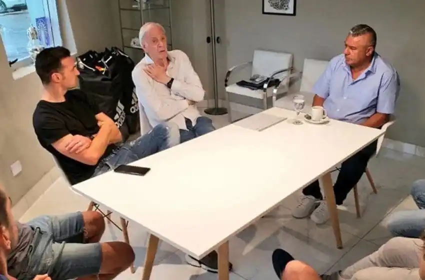 Menotti y Scaloni, juntos en Ezeiza