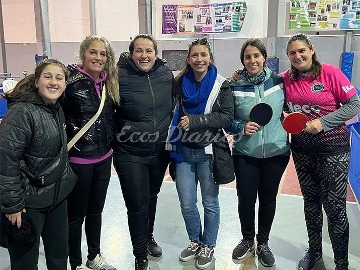 Profesionales jugaron al ping pong