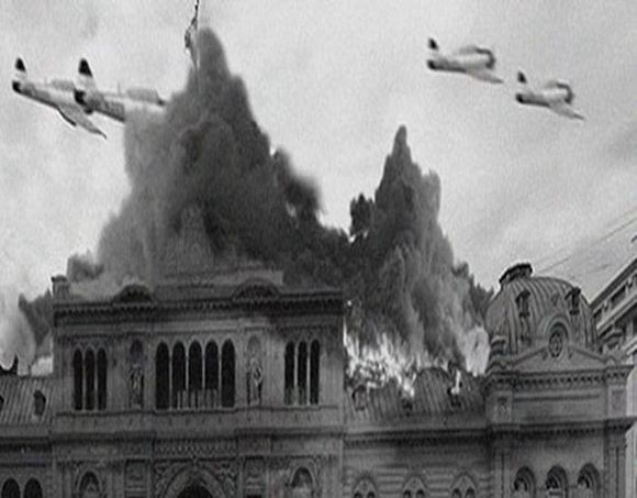 BOMBAS en la plaza de MAYO