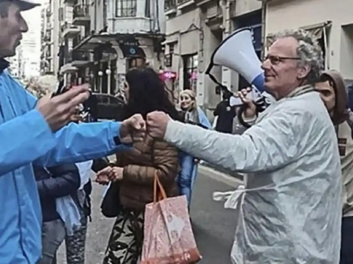 Procesan y embargan por $400 mil al hombre que amenazó con un megáfono a Cristina Kirchner