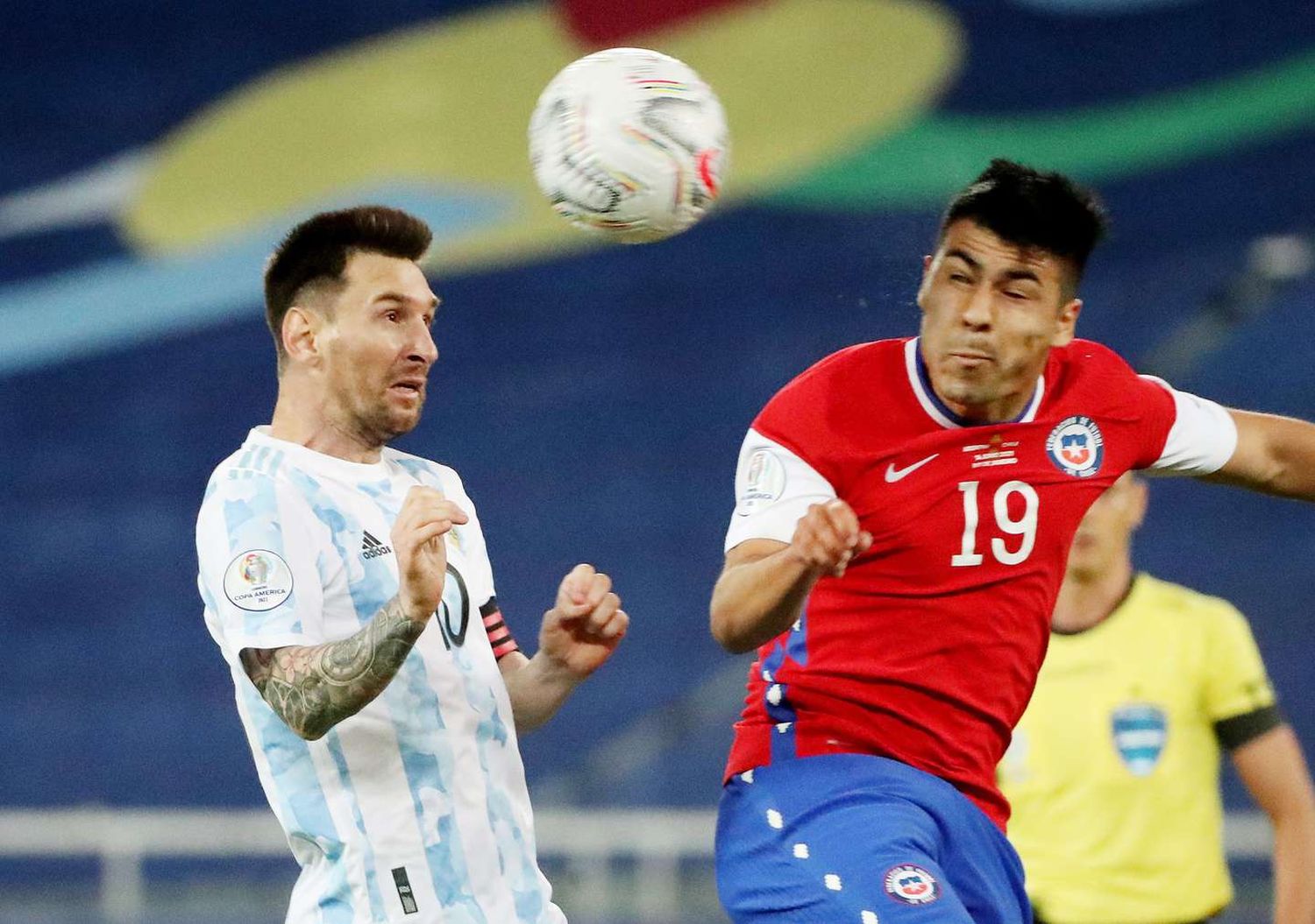 Argentina y un tibio empate con Chile en el debut en la Copa América