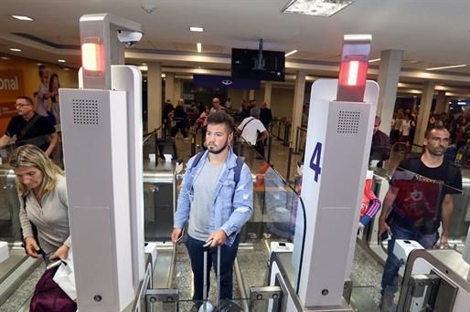 AFIP autoriza el ingreso de celulares y laptops sin pasar por la Aduana