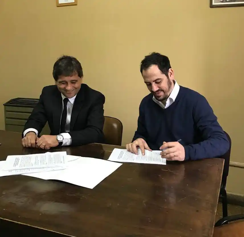 Firmaron convenio por la obra de gas en San Manuel
