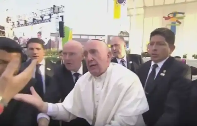 El papa Francisco se enojó con un fiel en México
