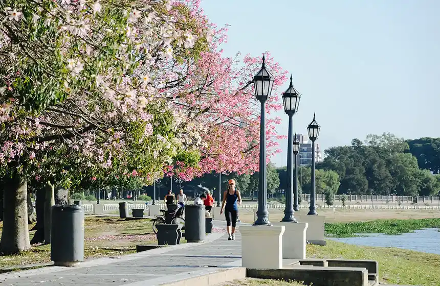 Sábado primaveral a puro sol en la ciudad de Santa Fe