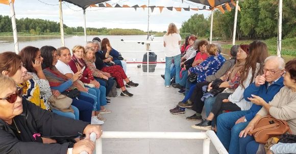 Exitoso “Paseo Solidario” por el río Paraná a beneficio de ALUCEC