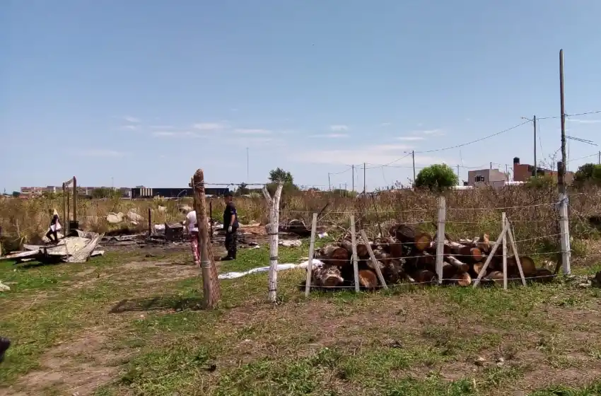 El hombre hallado en un descampado murió electrocutado