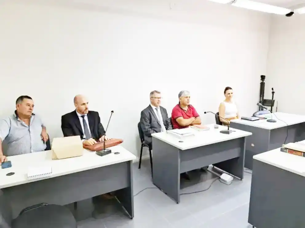 Casación hizo lugar parcialmente a los recursos en una causa por cohecho y abuso de autoridad