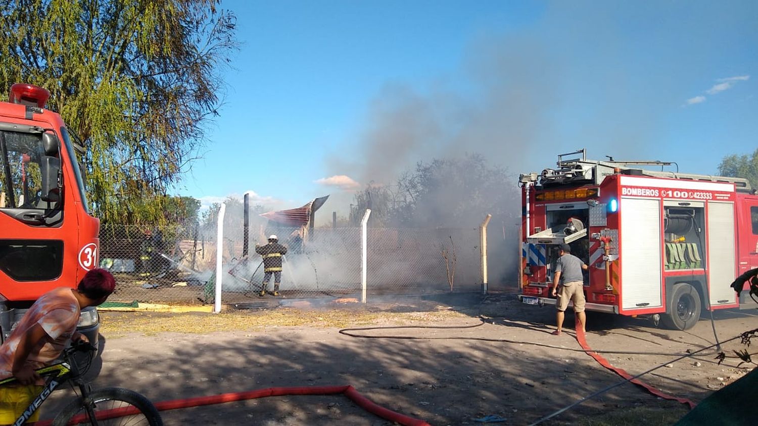Bomberos intervino en un incendio de un campo y en una casilla del Barrio Quijano