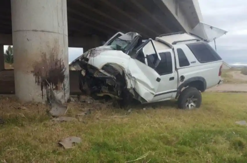 Un hombre mató a su esposa y a su suegra a puñaladas y luego se suicidó al volante