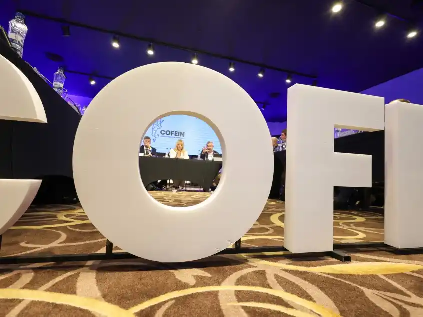 Javkin expuso ante intendentes de todo el país acerca de la necesidad de rediseñar las políticas fiscales para el interior