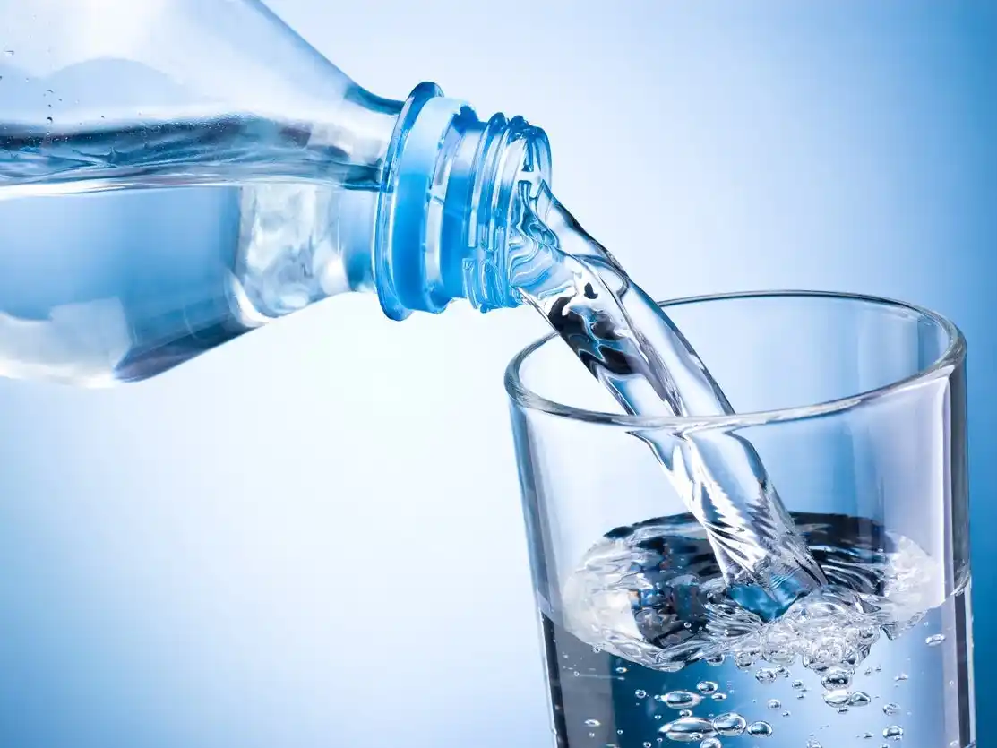 ¿Cuánta agua hay que tomar por día? Claves para una hidratación saludable