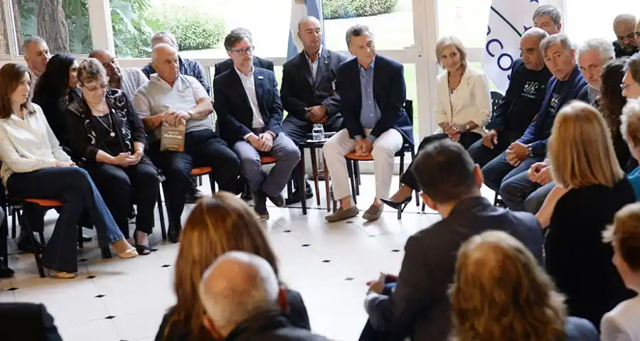 Macri y Vidal recibieron a veteranos y a familiares de caídos en Malvinas