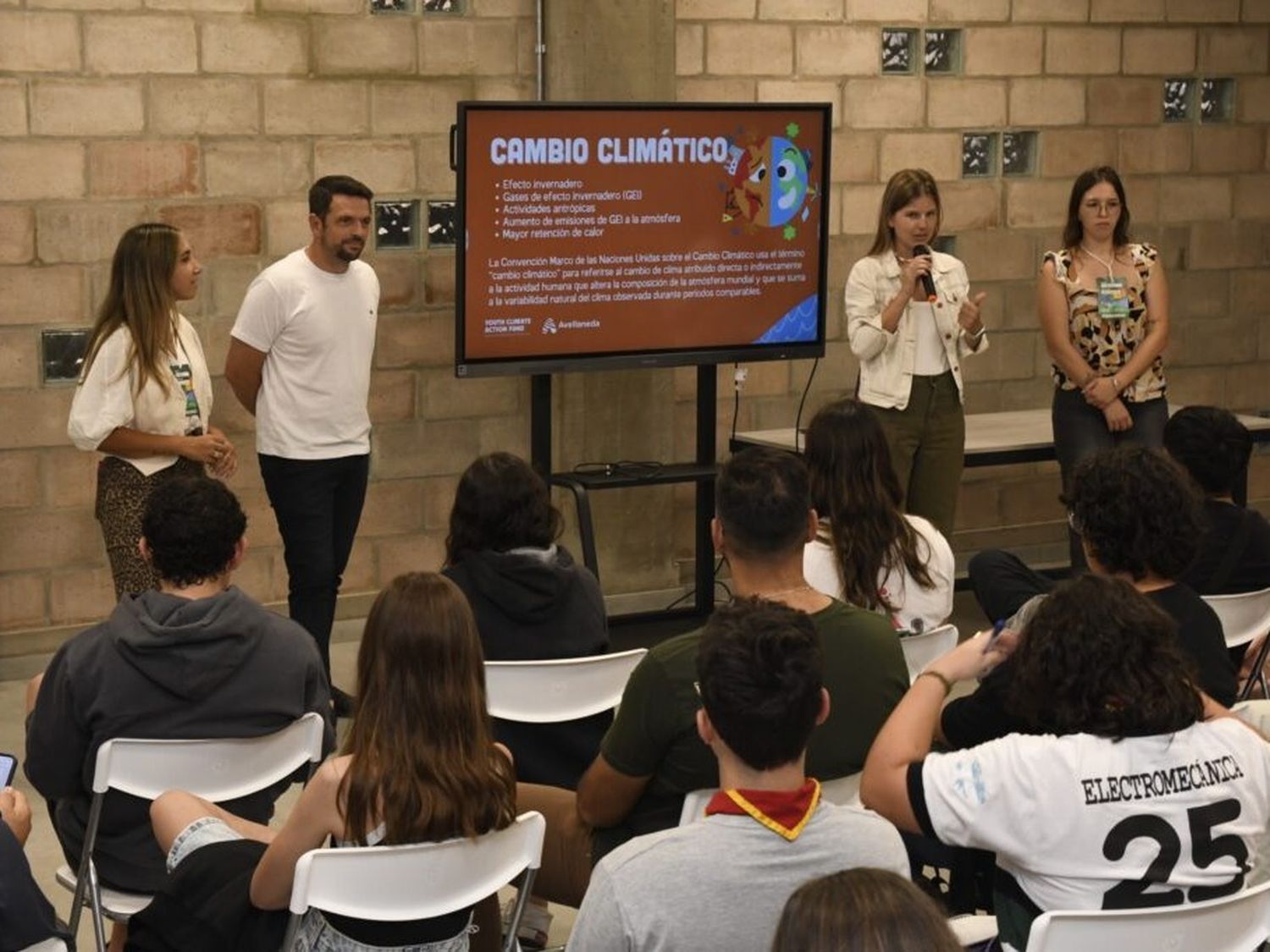 imagen Jóvenes de Avellaneda participan en el I Bootcamp del Fondo de Acción Climática Juvenil