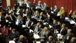 Media sanción a un proyecto clave