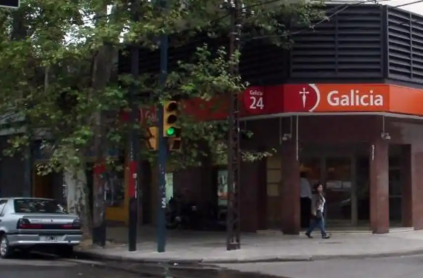 Delincuentes robaron 1.700.000 de pesos en un banco de zona sur