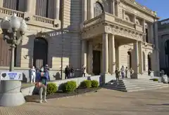 Enfermeros se manifestaron para reclamar  por las condiciones salariales y laborales