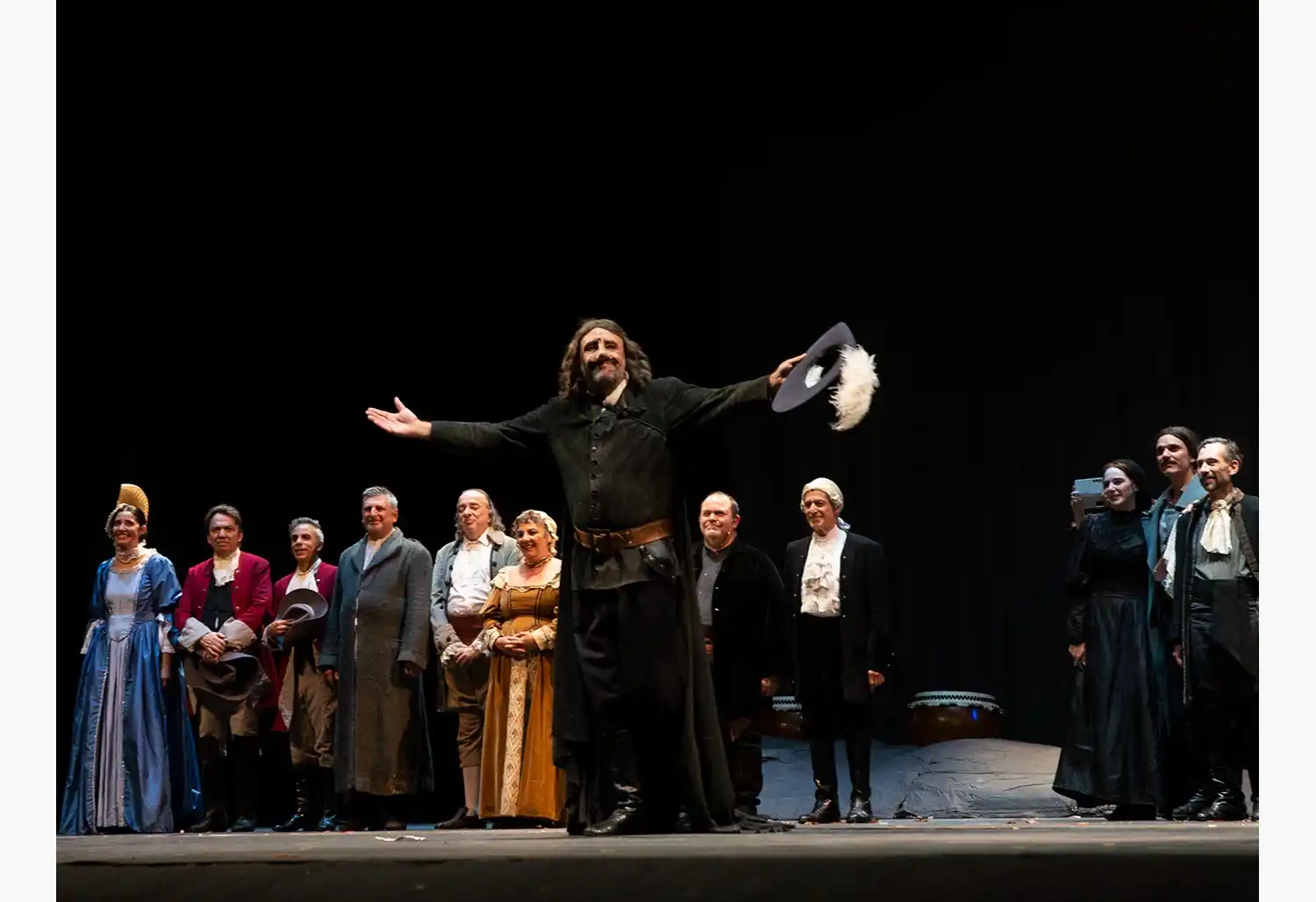 Despedida multitudinaria para Cyrano