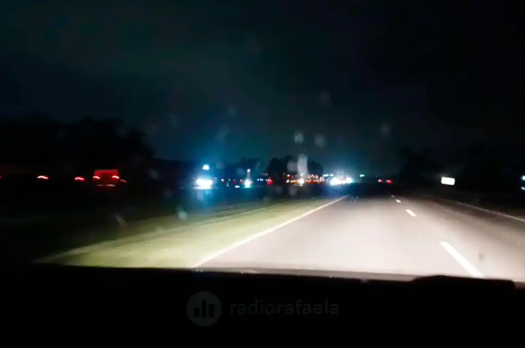 CAMION NOCHE AUTOPISTA ROSARIO SANTA FE - 2