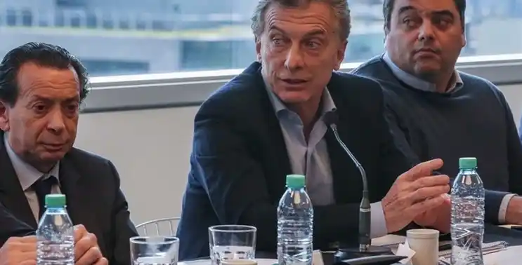 El Gobierno negocia un bono de hasta 6 mil pesos para estatales