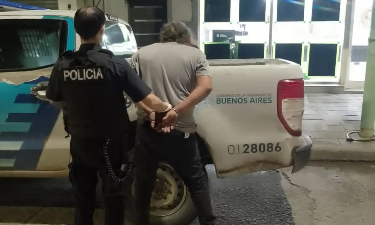 Le secuestraron un revólver calibre .32 marca Jaguar, cargado con siete municiones intactas.