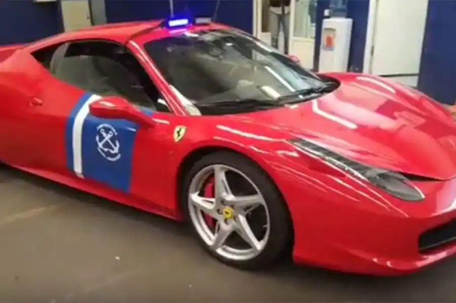 La Ferrari de un testaferro del «Pata» Medina se usará para patrullaje