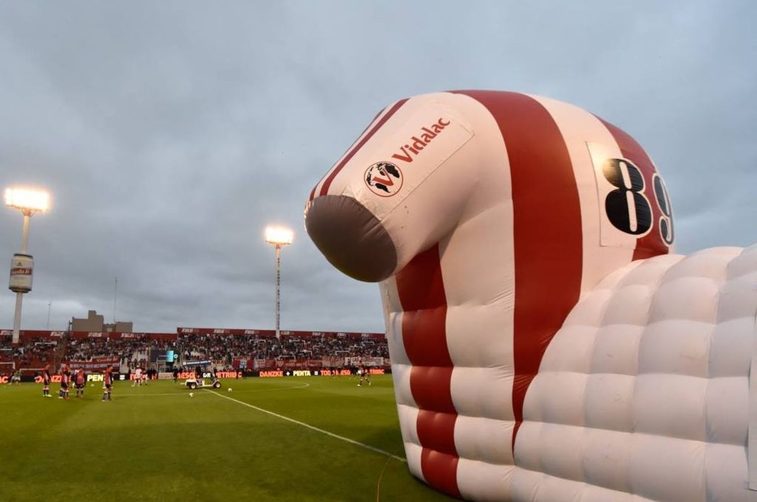 Unión y Colón saldrán juntos por la manga en homenaje al 89