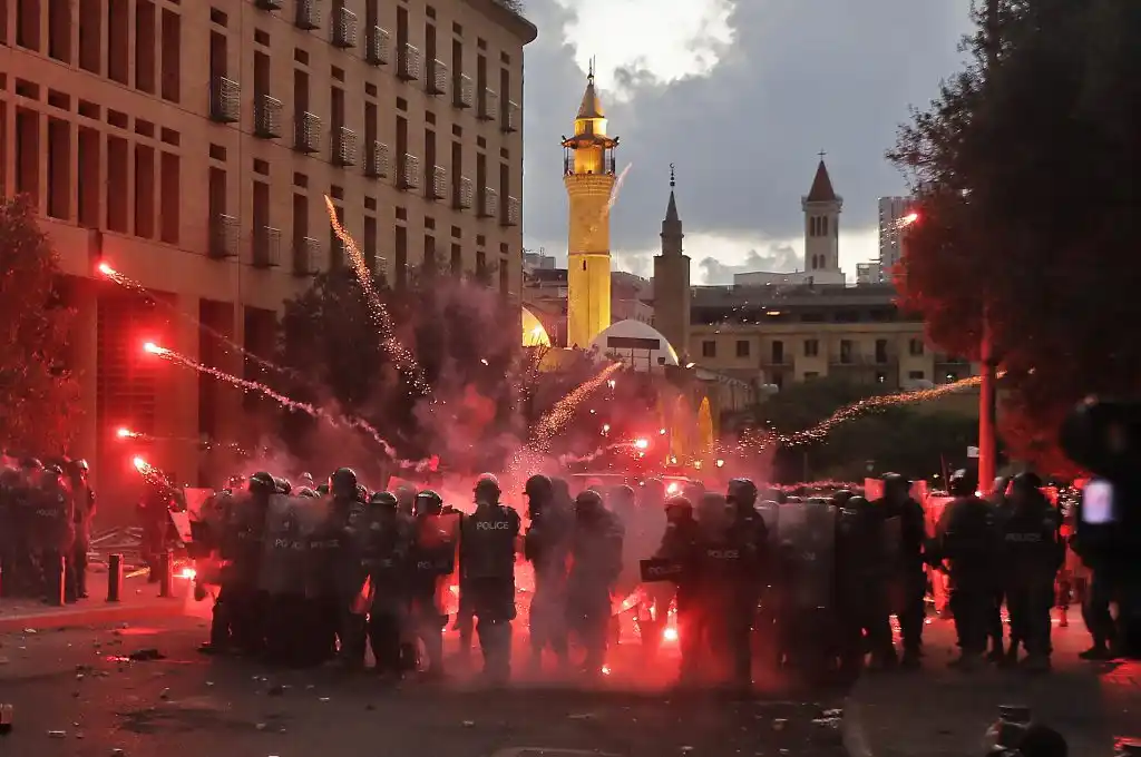 Renunció el Gobierno libanés y la crisis aumenta sobre los escombros de Beirut