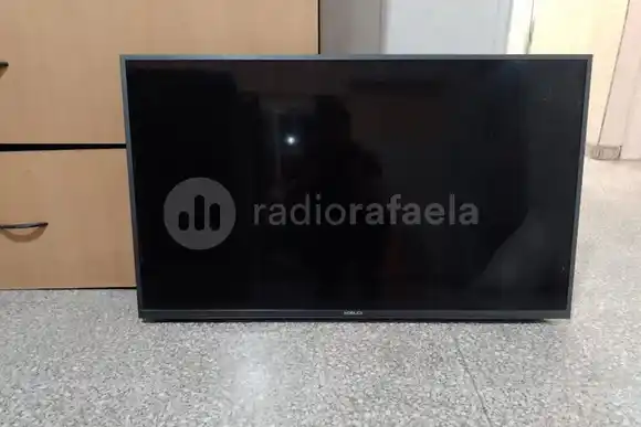 Lo atraparon en bici paseando con un televisor: dijo que lo sacó del Eco Punto