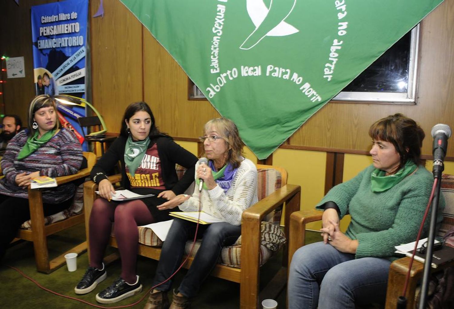 Referentes de la Campaña por el Derecho al Aborto dieron una charla
