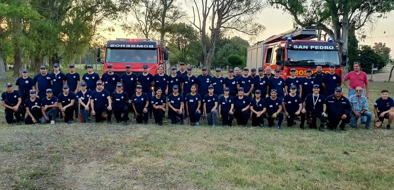 En medio de los crecientes incendios forestales, Bomberos incorporó 33 aspirantes al cuerpo activo