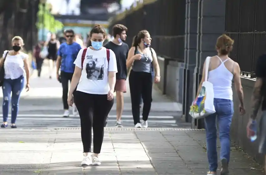 Un oasis en medio del desierto: para un infectólogo, «la verdadera vacuna va a ser la cepa Ómicron”